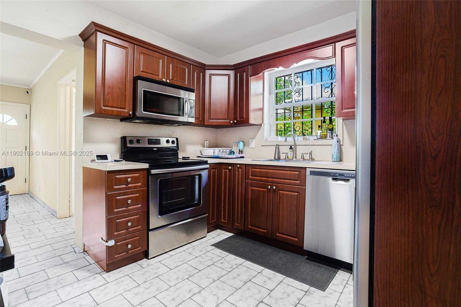 Small Image of 600 SOUTH WEST 25TH RD, Miami Number 17