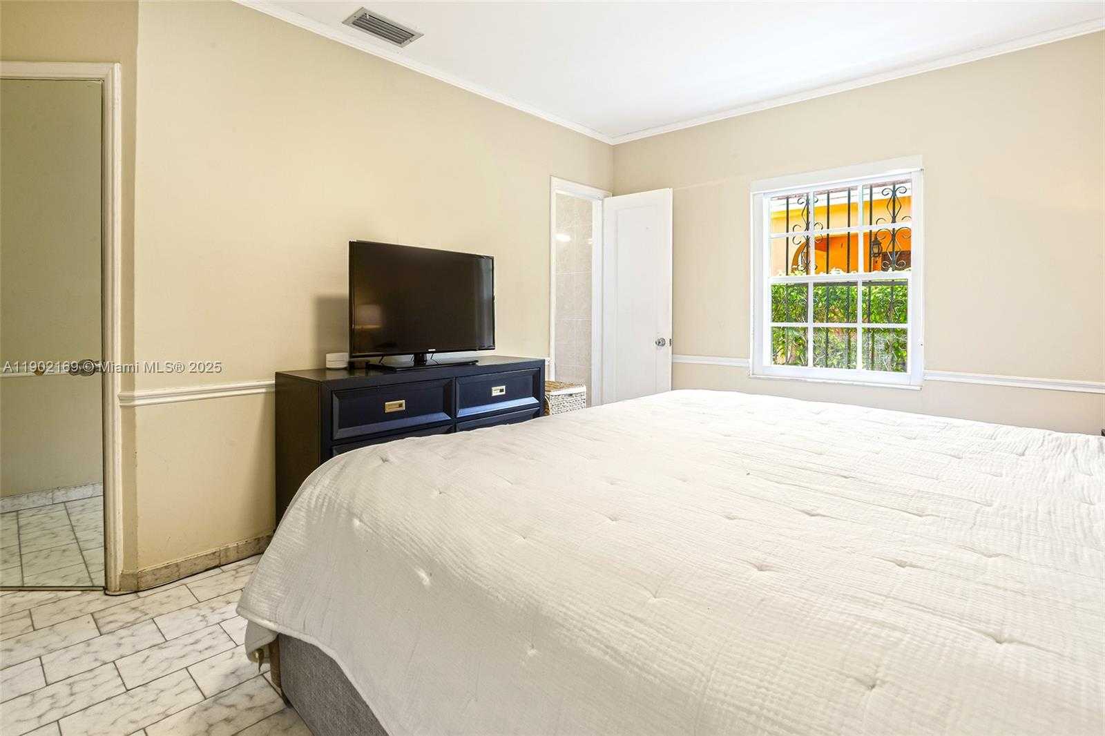Small Image of 600 SOUTH WEST 25TH RD, Miami Number 25