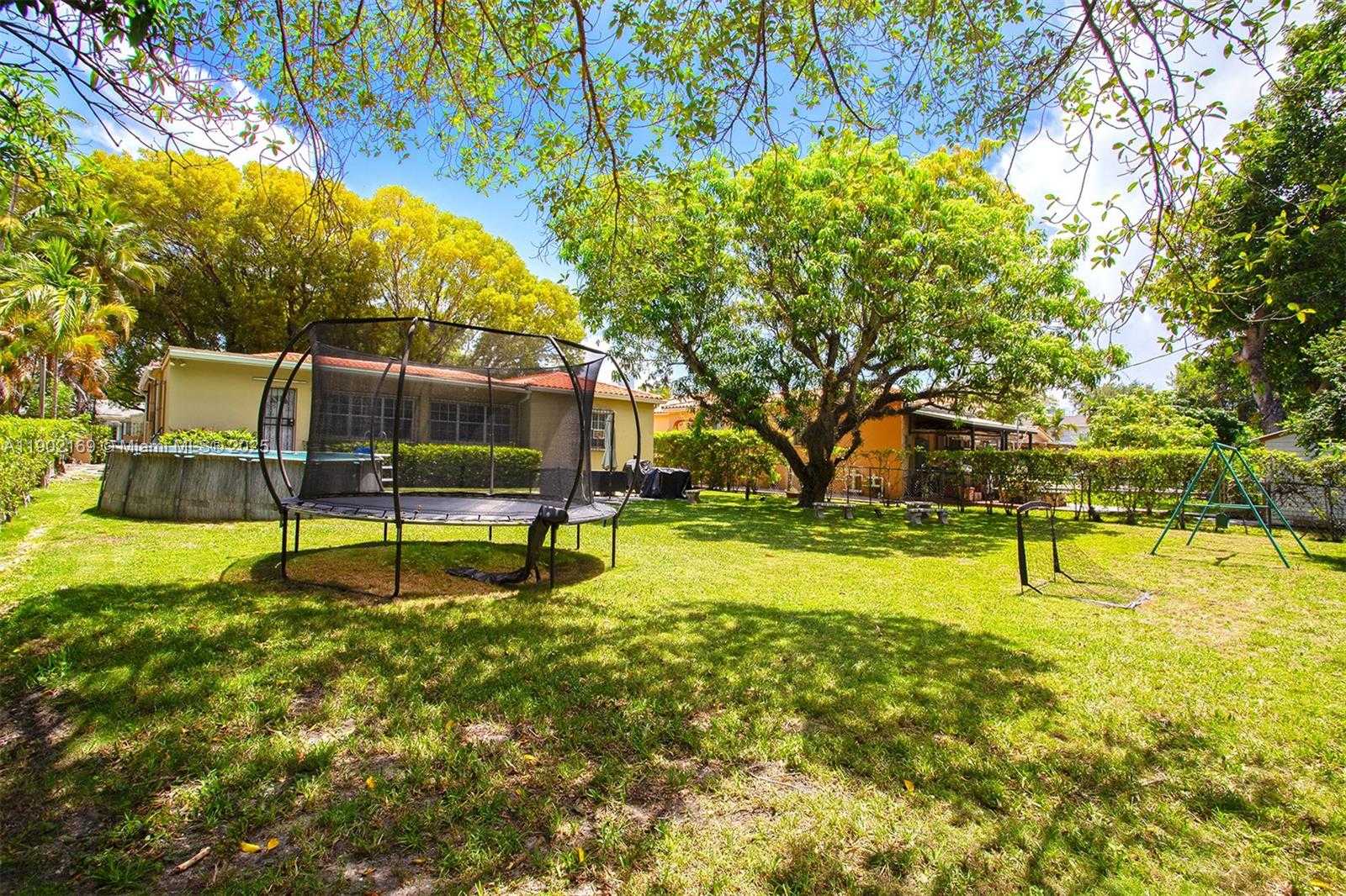 Small Image of 600 SOUTH WEST 25TH RD, Miami Number 34