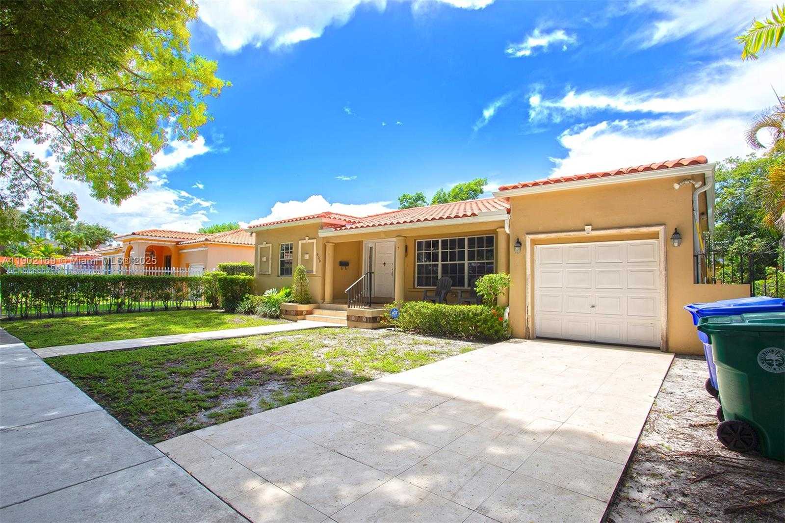 Small Image of 600 SOUTH WEST 25TH RD, Miami Number 36