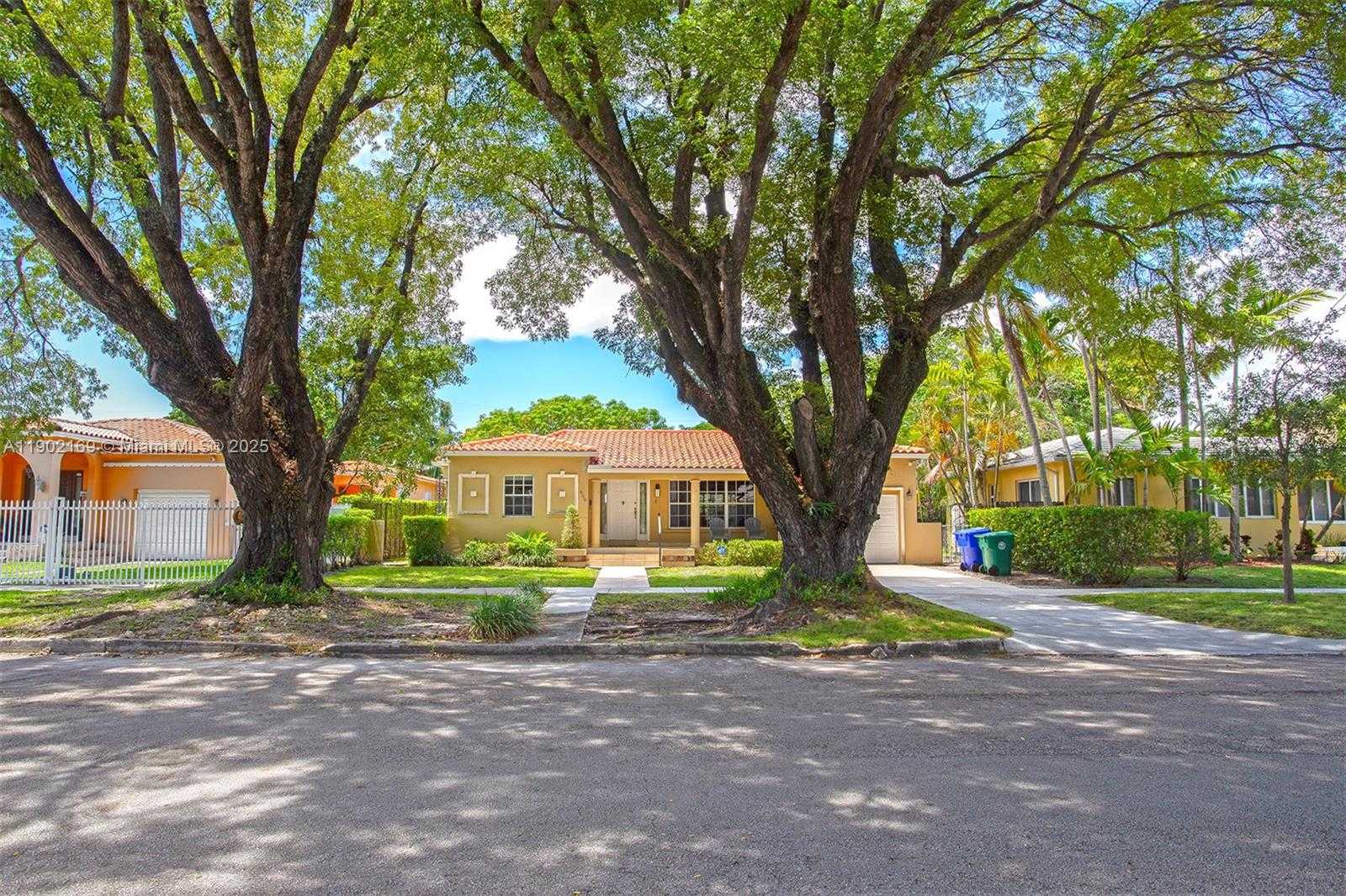 Small Image of 600 SOUTH WEST 25TH RD, Miami Number 37