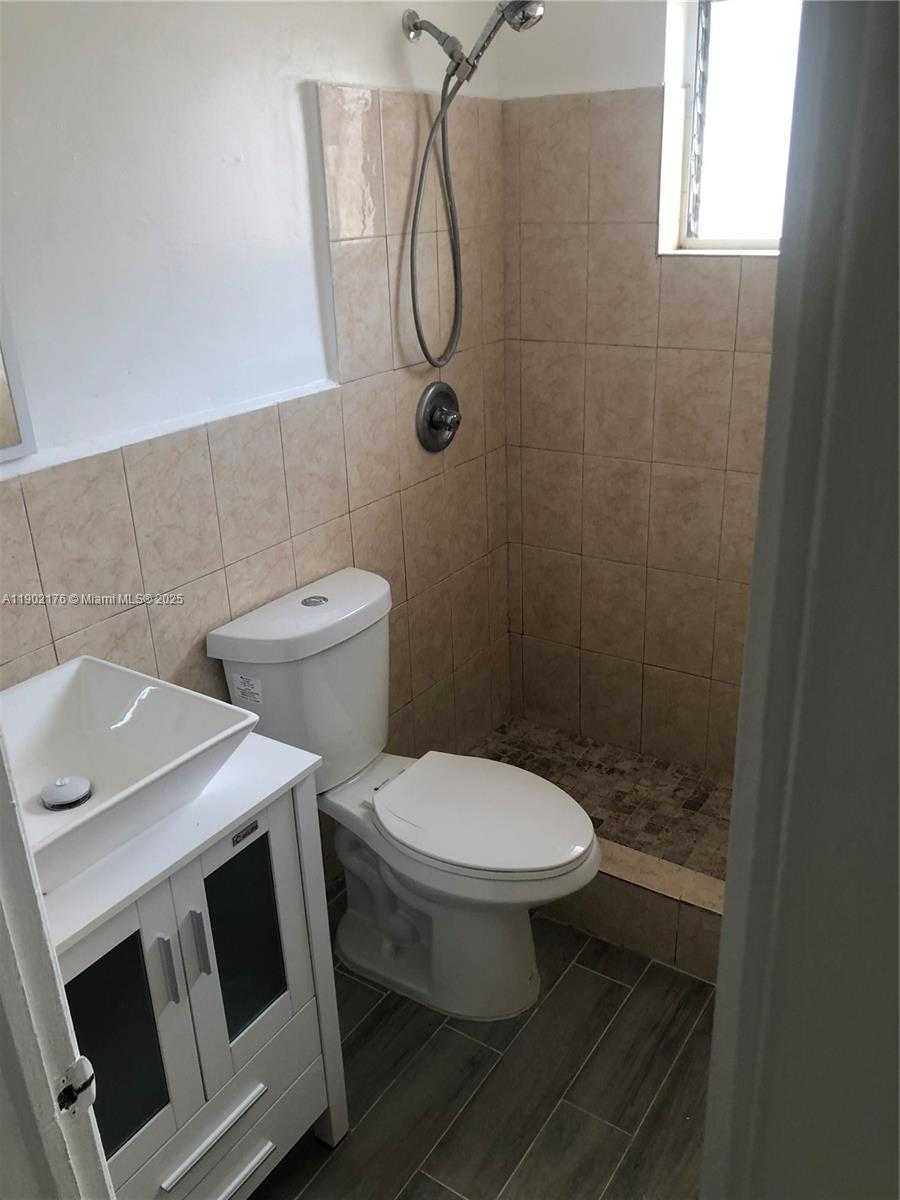 Small Image of 6200 DEWEY ST #1, Hollywood Number 3