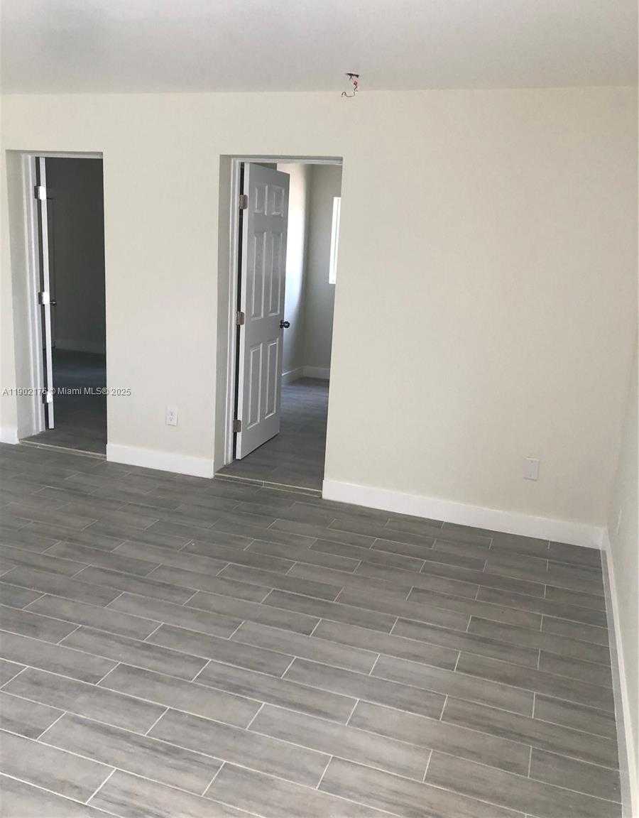 Small Image of 6200 DEWEY ST #1, Hollywood Number 4