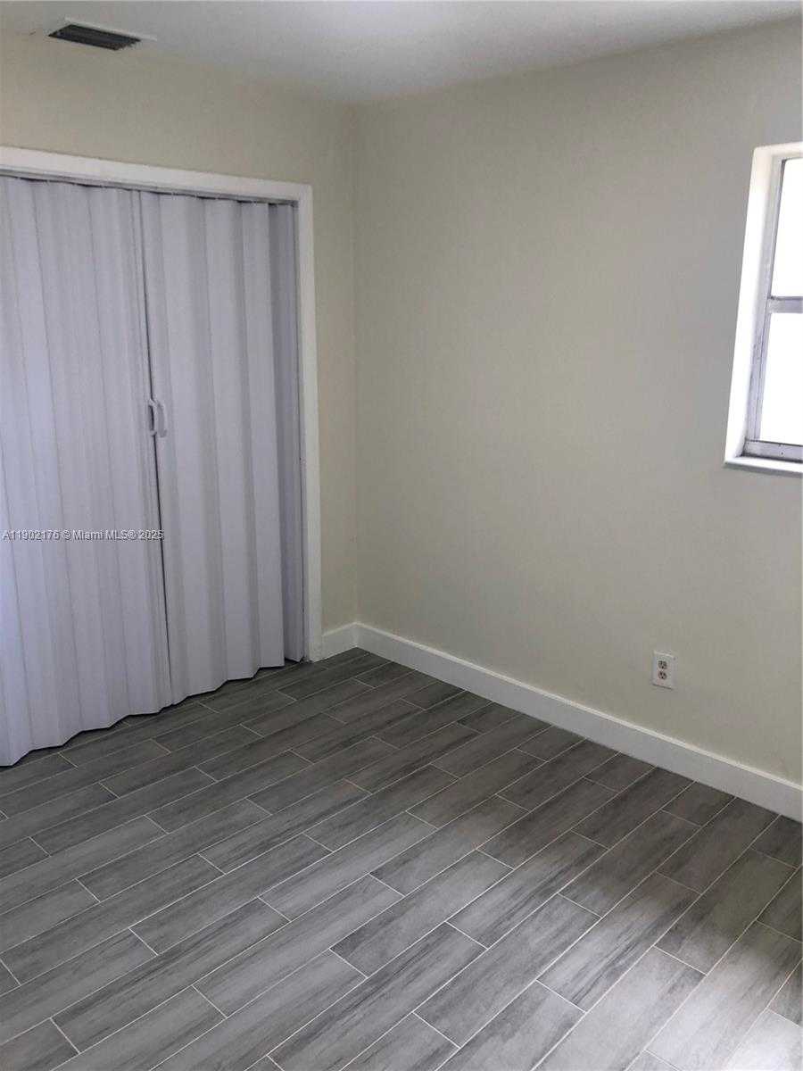 Small Image of 6200 DEWEY ST #1, Hollywood Number 5