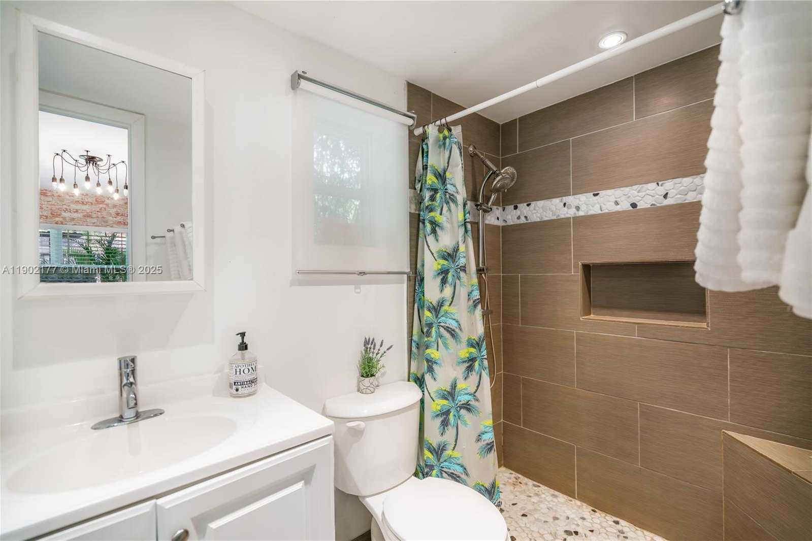 Small Image of 14615 NORTH EAST 3RD CT, Miami Number 11