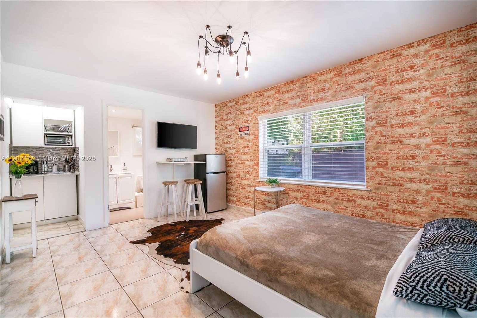 Small Image of 14615 NORTH EAST 3RD CT, Miami Number 12