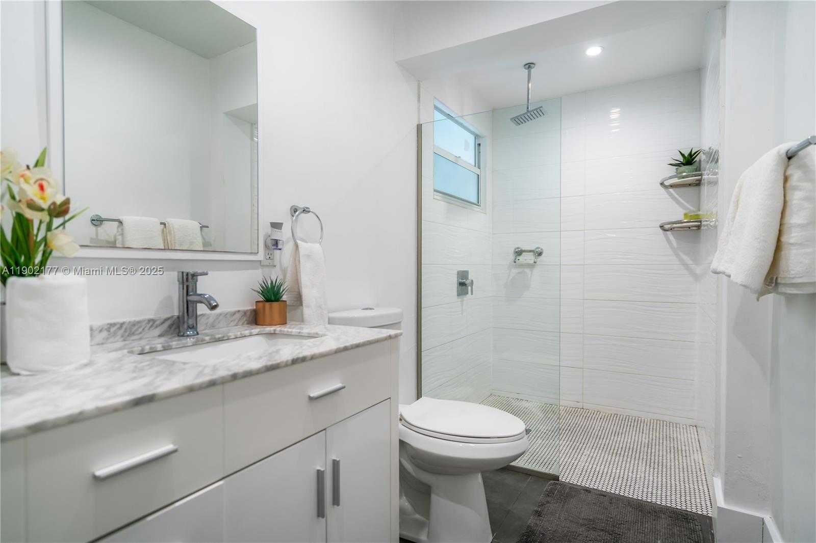 Small Image of 14615 NORTH EAST 3RD CT, Miami Number 4