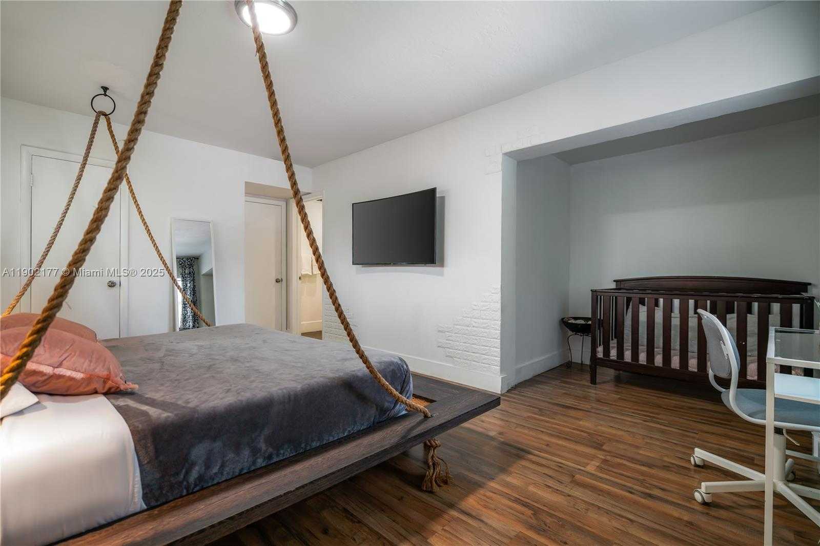 Small Image of 14615 NORTH EAST 3RD CT, Miami Number 5