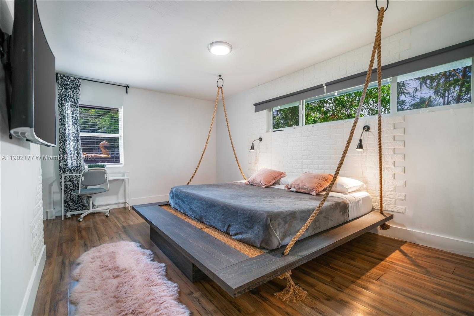 Small Image of 14615 NORTH EAST 3RD CT, Miami Number 6