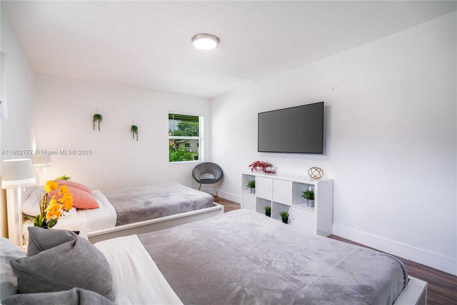 Small Image of 14615 NORTH EAST 3RD CT, Miami Number 7