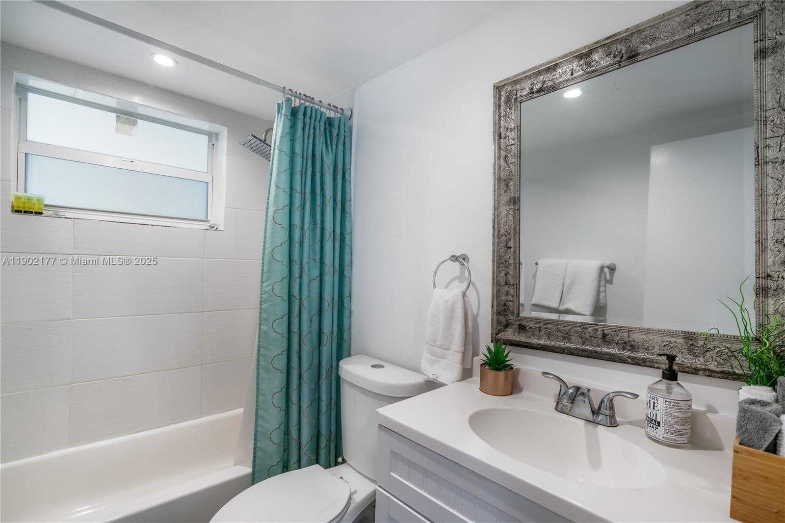 Small Image of 14615 NORTH EAST 3RD CT, Miami Number 8
