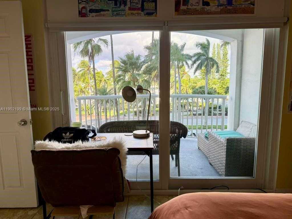 Small Image of 5401 COLLINS AVE #131, Miami Beach Number 13