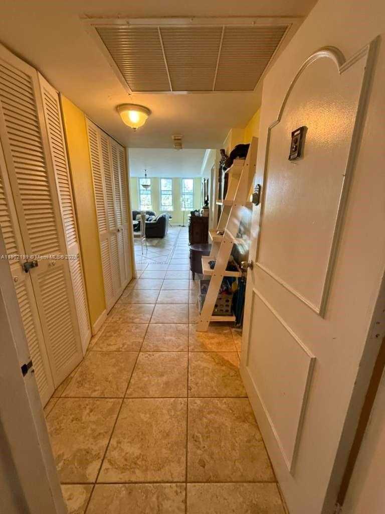 Small Image of 5401 COLLINS AVE #131, Miami Beach Number 15