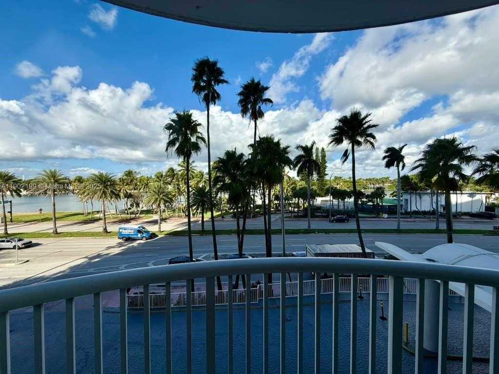 Small Image of 5401 COLLINS AVE #131, Miami Beach Number 2