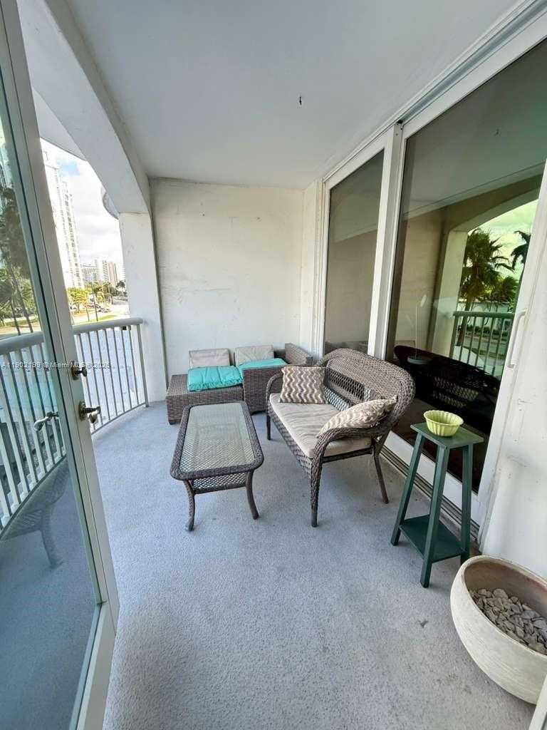 Small Image of 5401 COLLINS AVE #131, Miami Beach Number 3