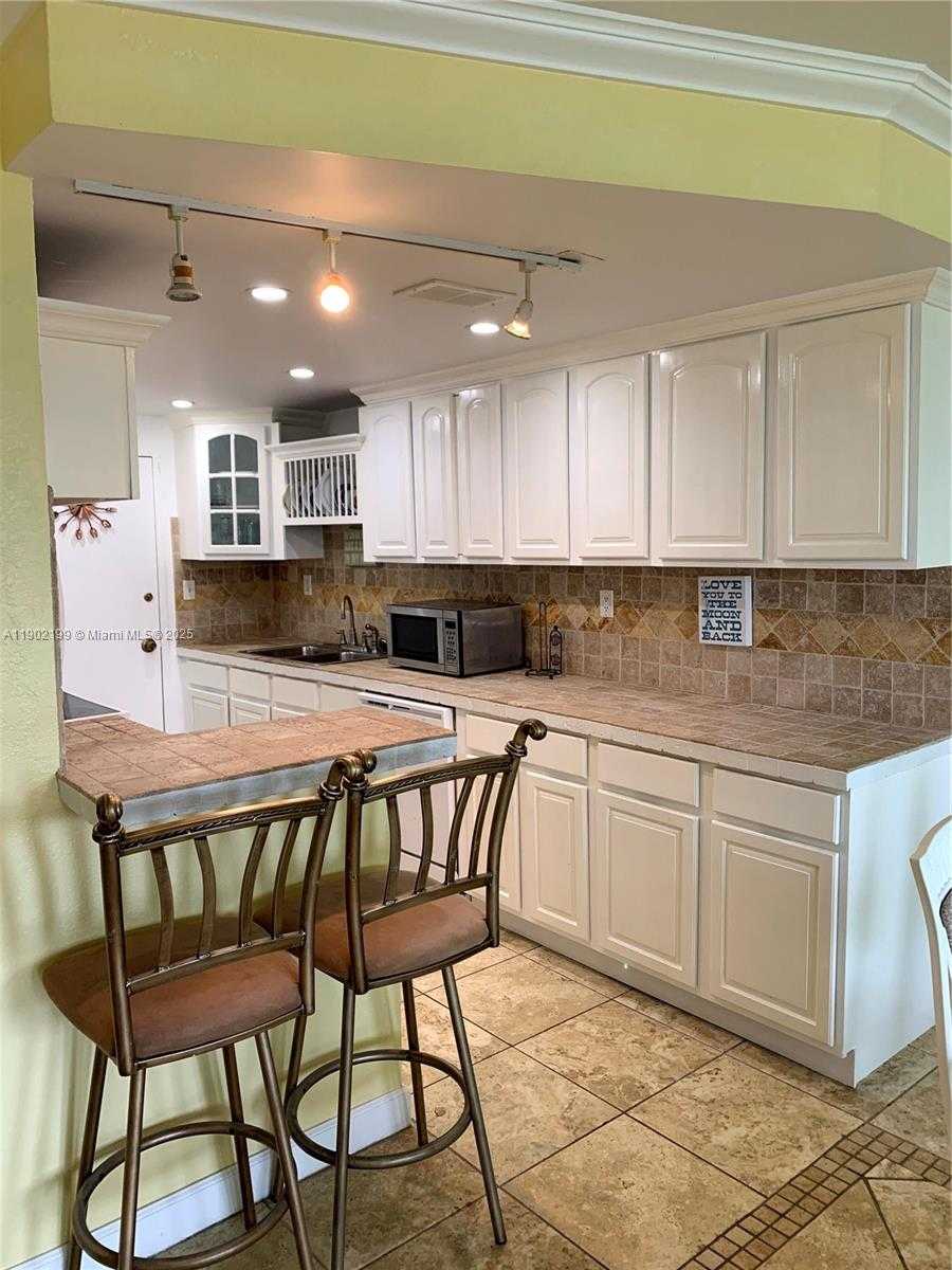 Small Image of 5401 COLLINS AVE #131, Miami Beach Number 5