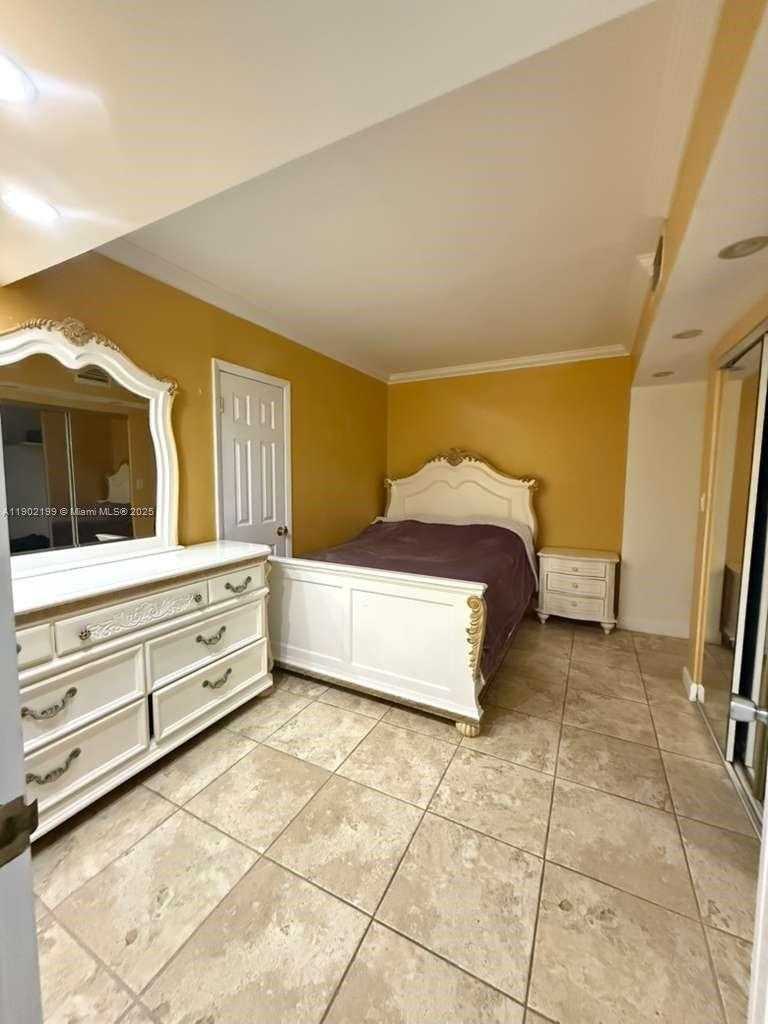 Small Image of 5401 COLLINS AVE #131, Miami Beach Number 9