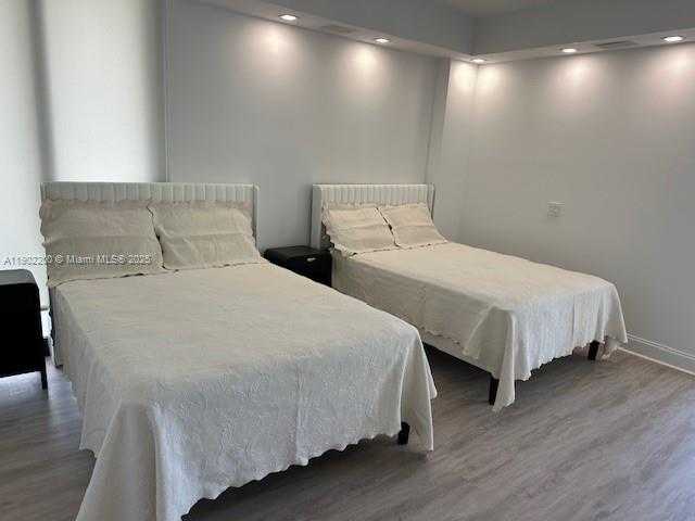 Small Image of 19500 TURNBERRY WAY #12E, Aventura Number 21