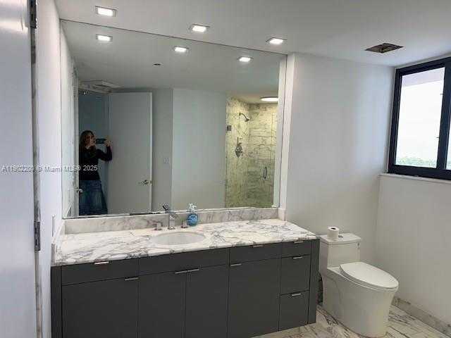 Small Image of 19500 TURNBERRY WAY #12E, Aventura Number 32