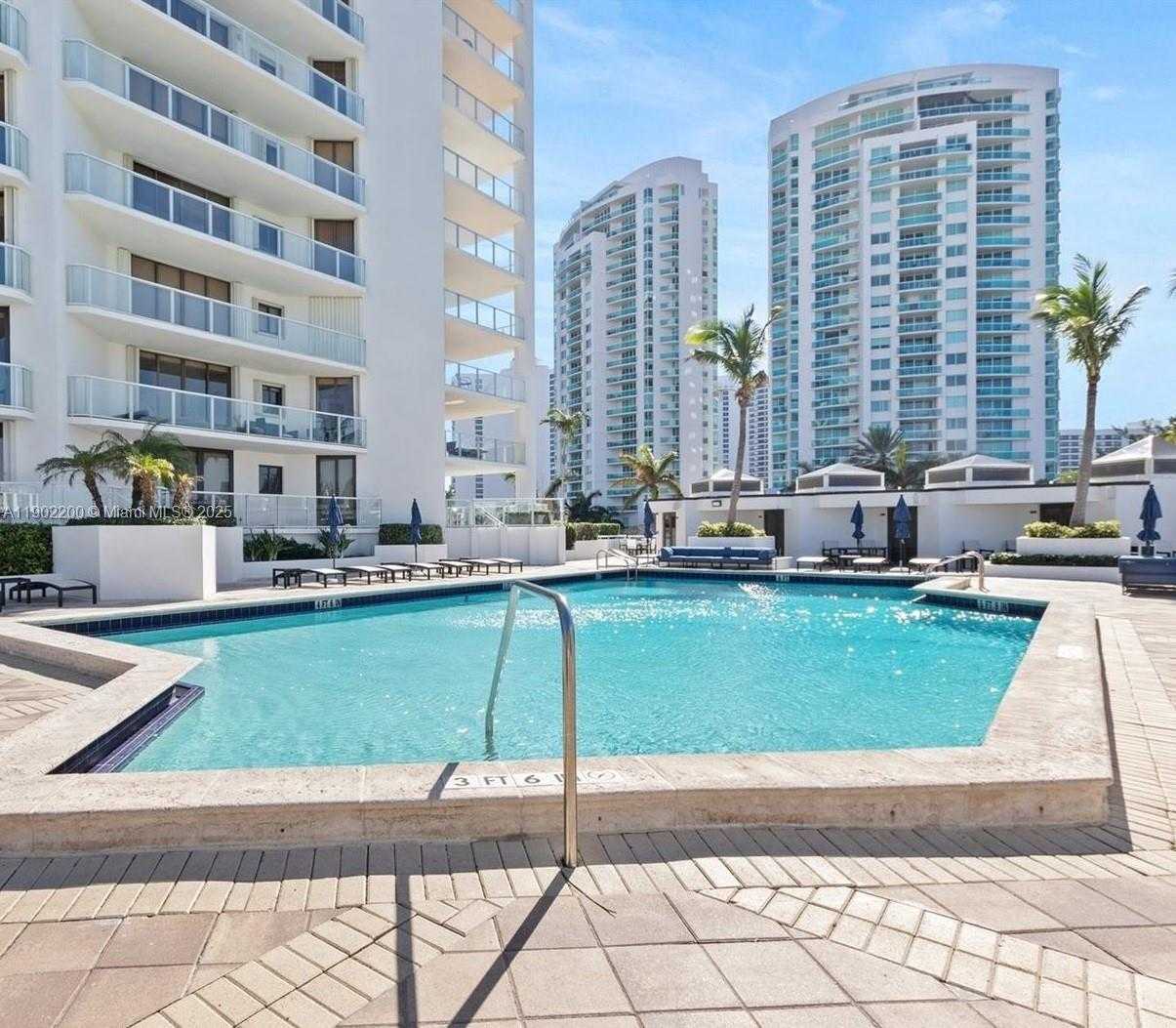 Small Image of 19500 TURNBERRY WAY #12E, Aventura Number 37