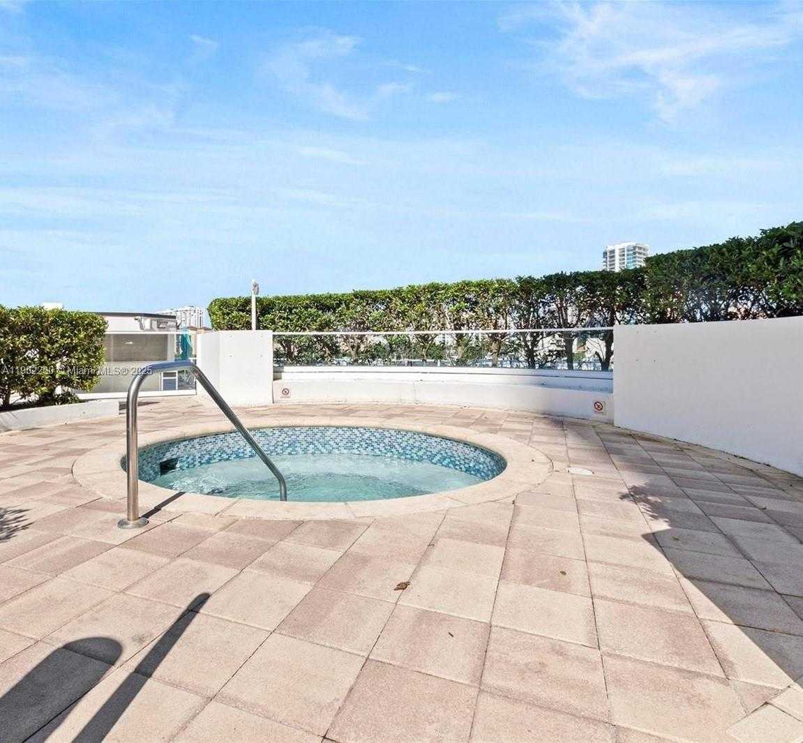 Small Image of 19500 TURNBERRY WAY #12E, Aventura Number 44