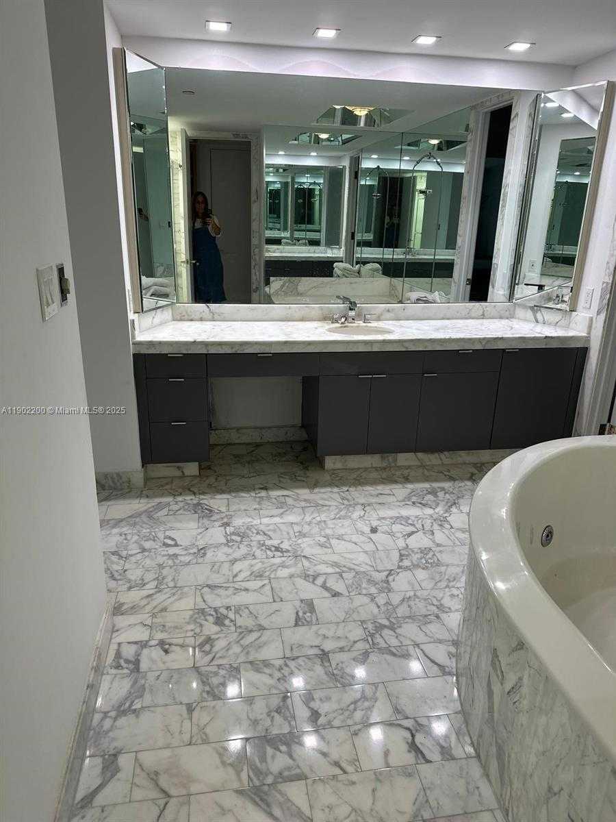 Small Image of 19500 TURNBERRY WAY #12E, Aventura Number 51