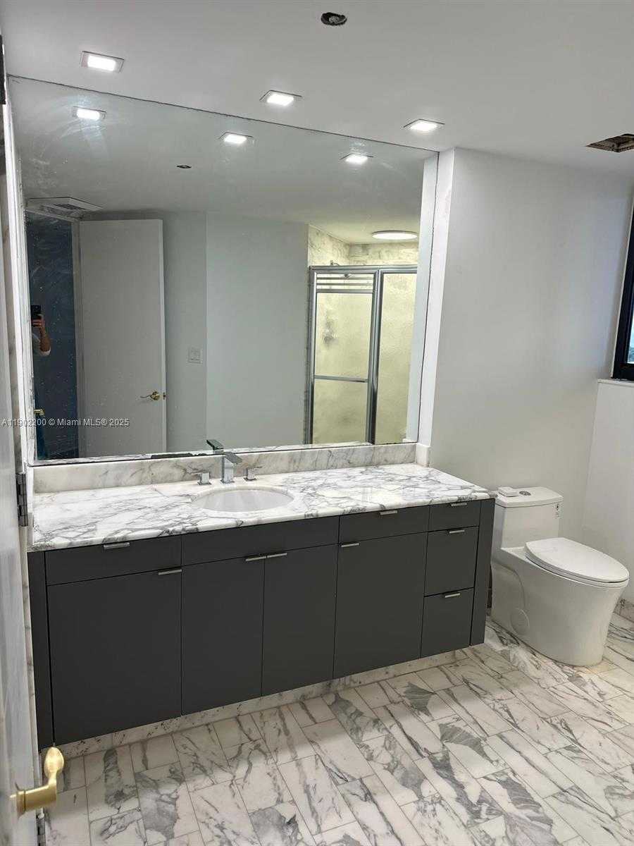 Small Image of 19500 TURNBERRY WAY #12E, Aventura Number 58