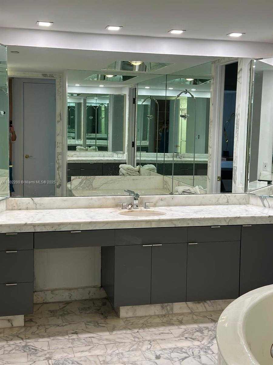 Small Image of 19500 TURNBERRY WAY #12E, Aventura Number 59