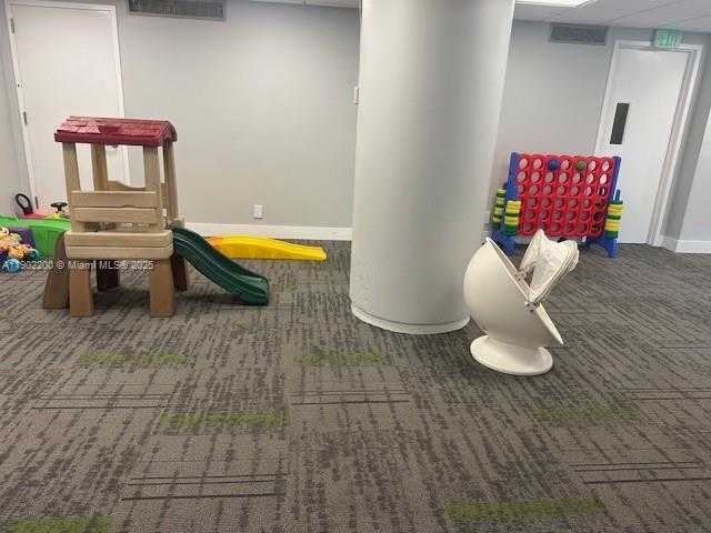 Small Image of 19500 TURNBERRY WAY #12E, Aventura Number 74