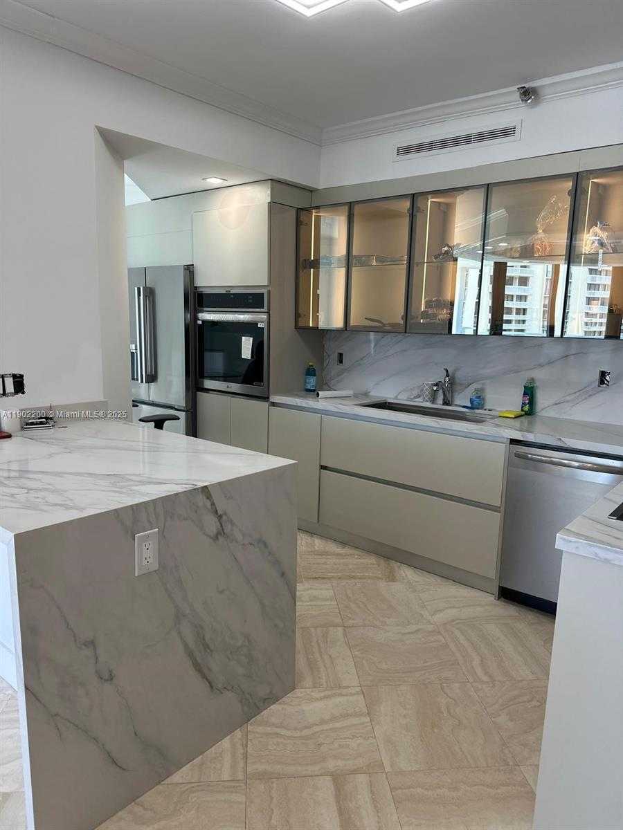 Small Image of 19500 TURNBERRY WAY #12E, Aventura Number 8