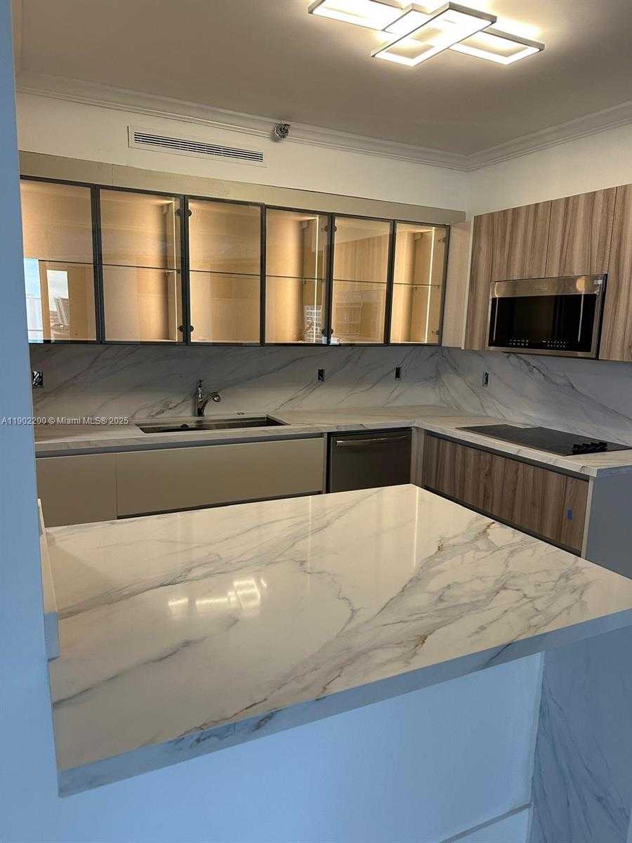 Small Image of 19500 TURNBERRY WAY #12E, Aventura Number 9