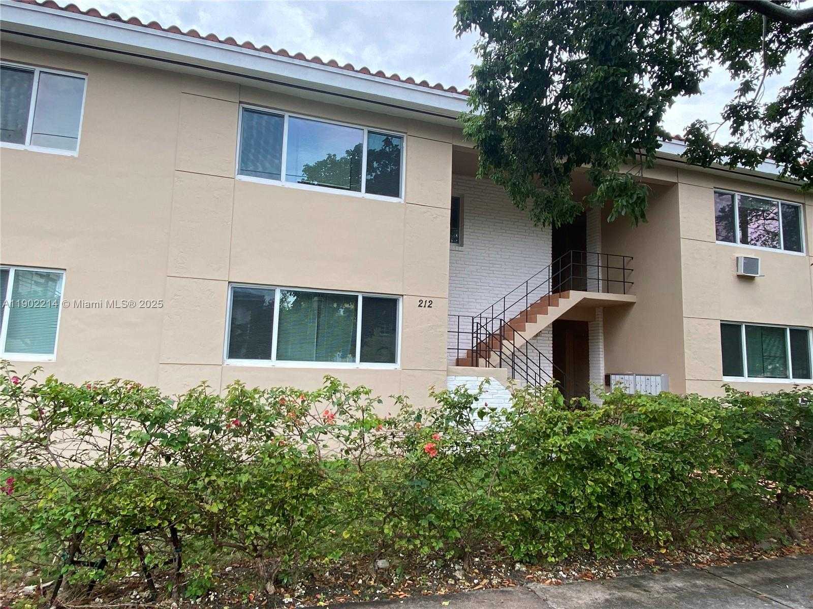 Small Image of 212 PHOENETIA AVE #9, Coral Gables Number 12