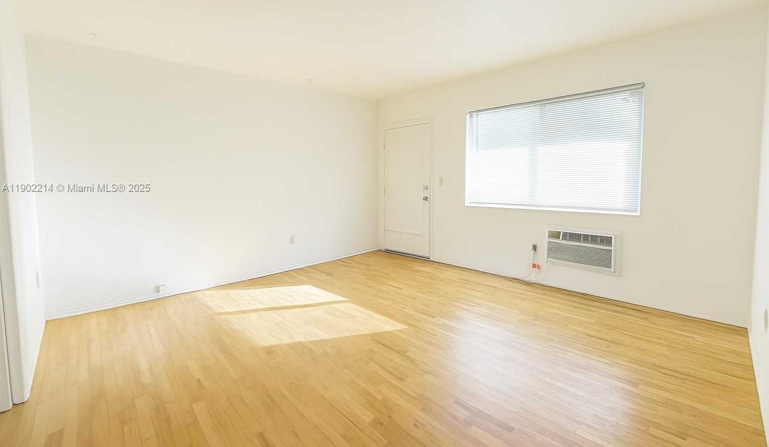 Small Image of 212 PHOENETIA AVE #9, Coral Gables Number 3