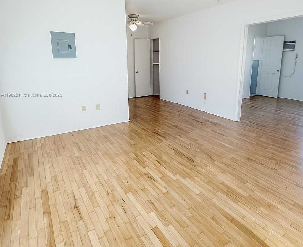 Small Image of 212 PHOENETIA AVE #9, Coral Gables Number 4