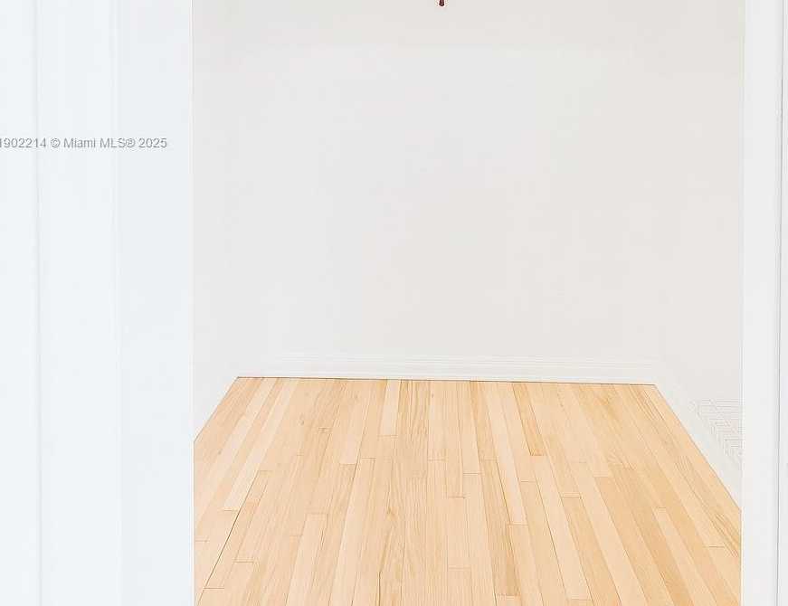 Small Image of 212 PHOENETIA AVE #9, Coral Gables Number 7