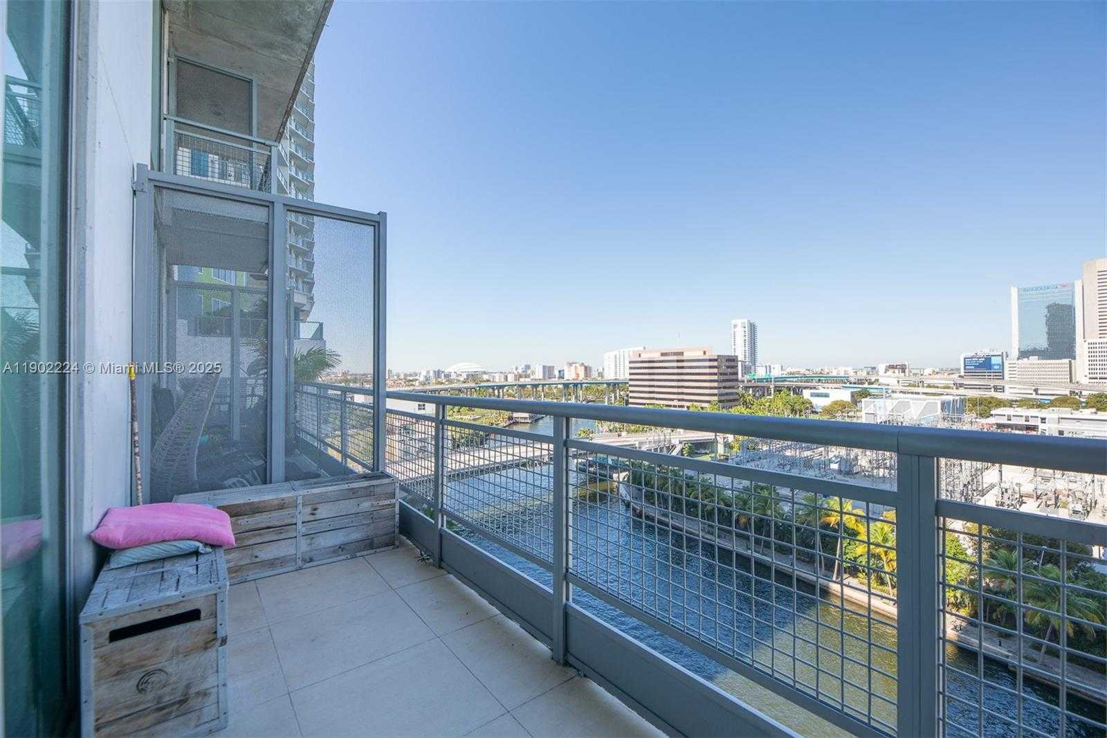 Small Image of 690 SOUTH WEST 1ST CT #1215, Miami Number 16