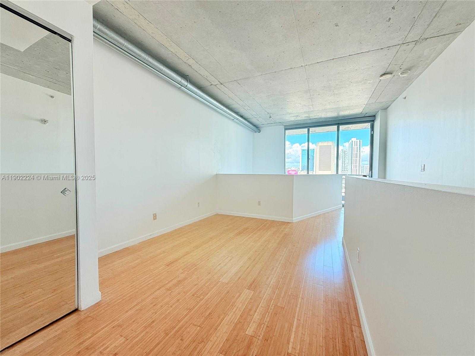 Small Image of 690 SOUTH WEST 1ST CT #1215, Miami Number 22