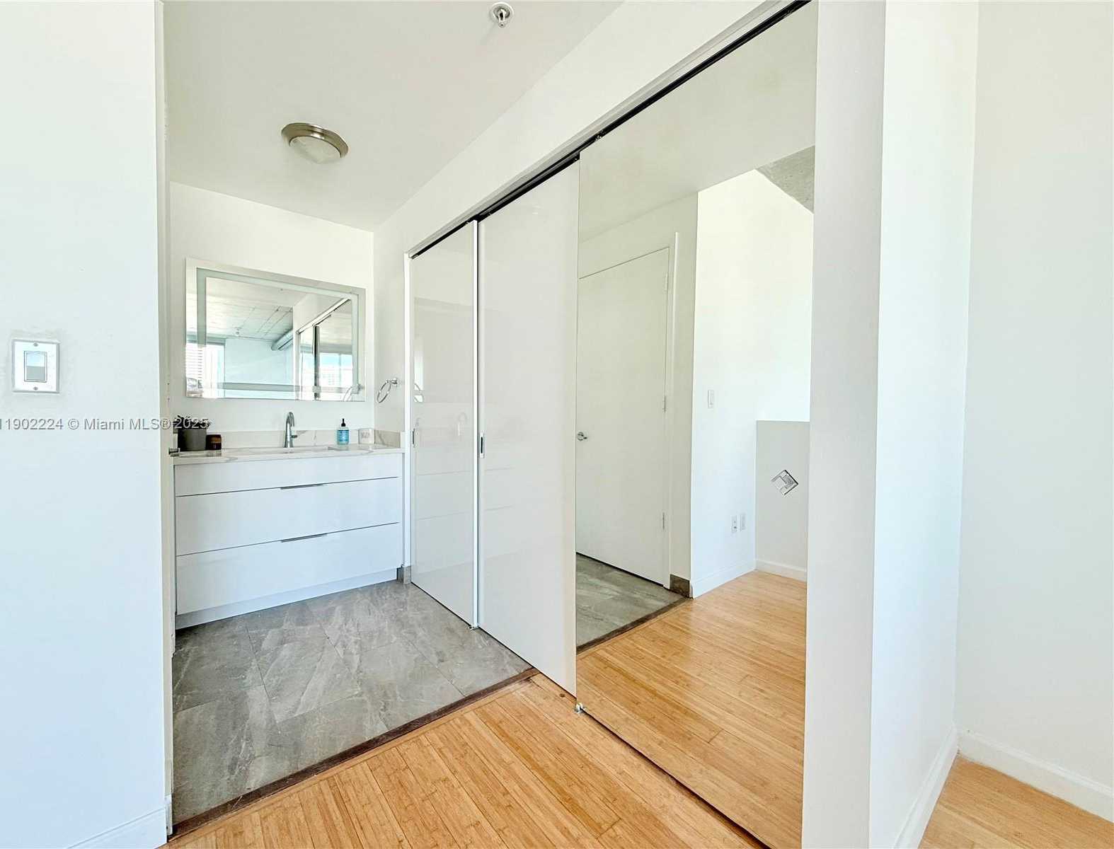 Small Image of 690 SOUTH WEST 1ST CT #1215, Miami Number 26