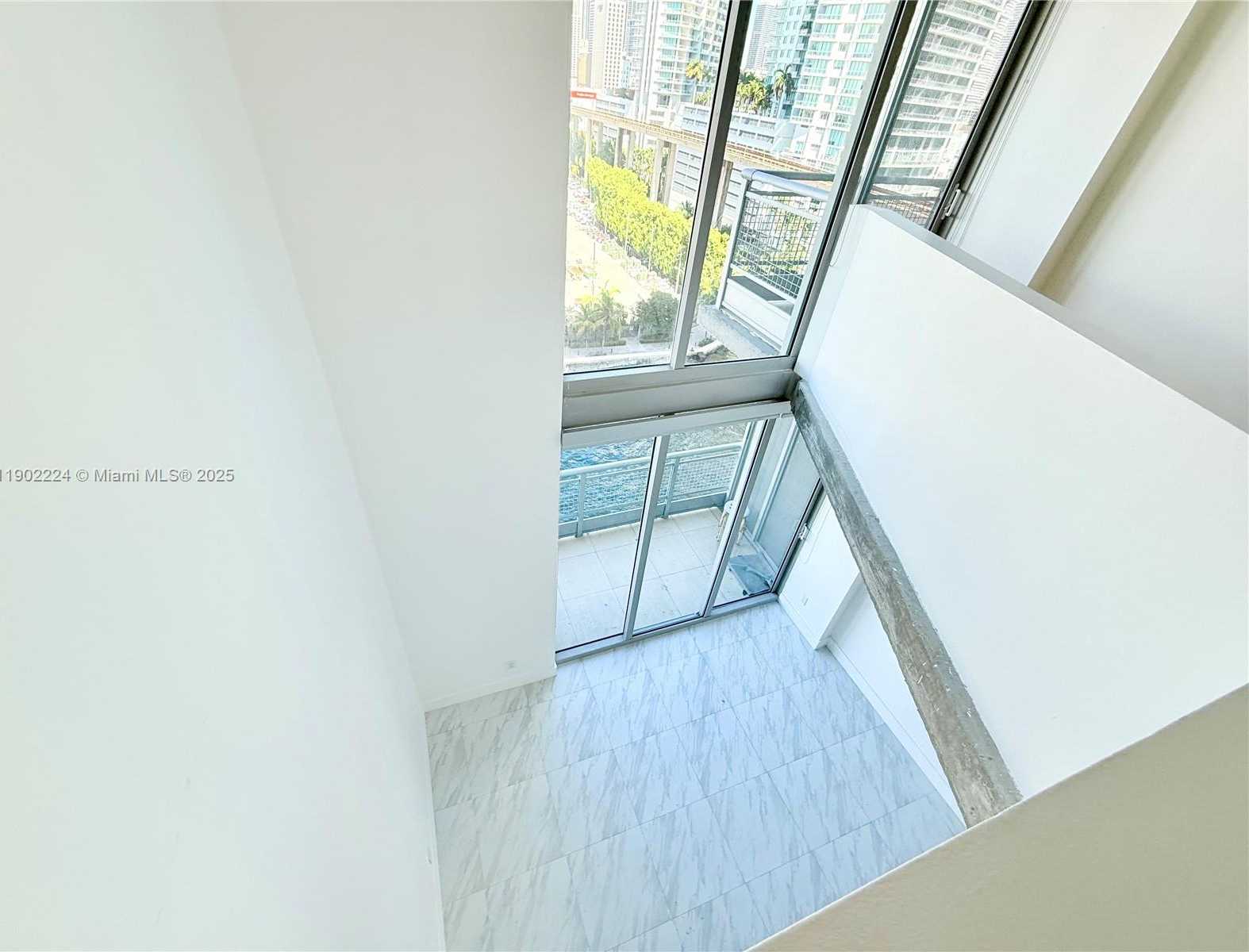 Small Image of 690 SOUTH WEST 1ST CT #1215, Miami Number 30