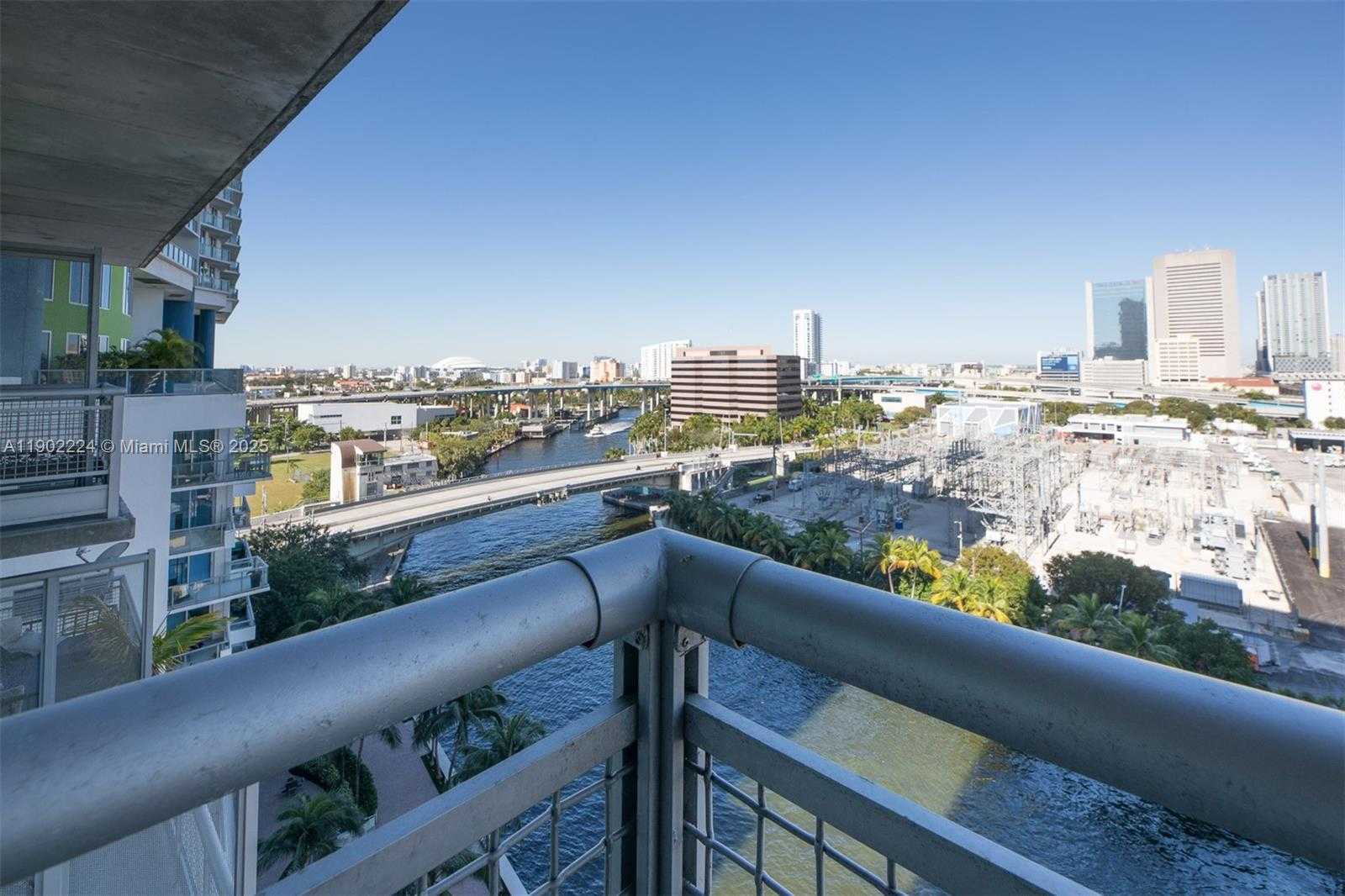 Small Image of 690 SOUTH WEST 1ST CT #1215, Miami Number 31