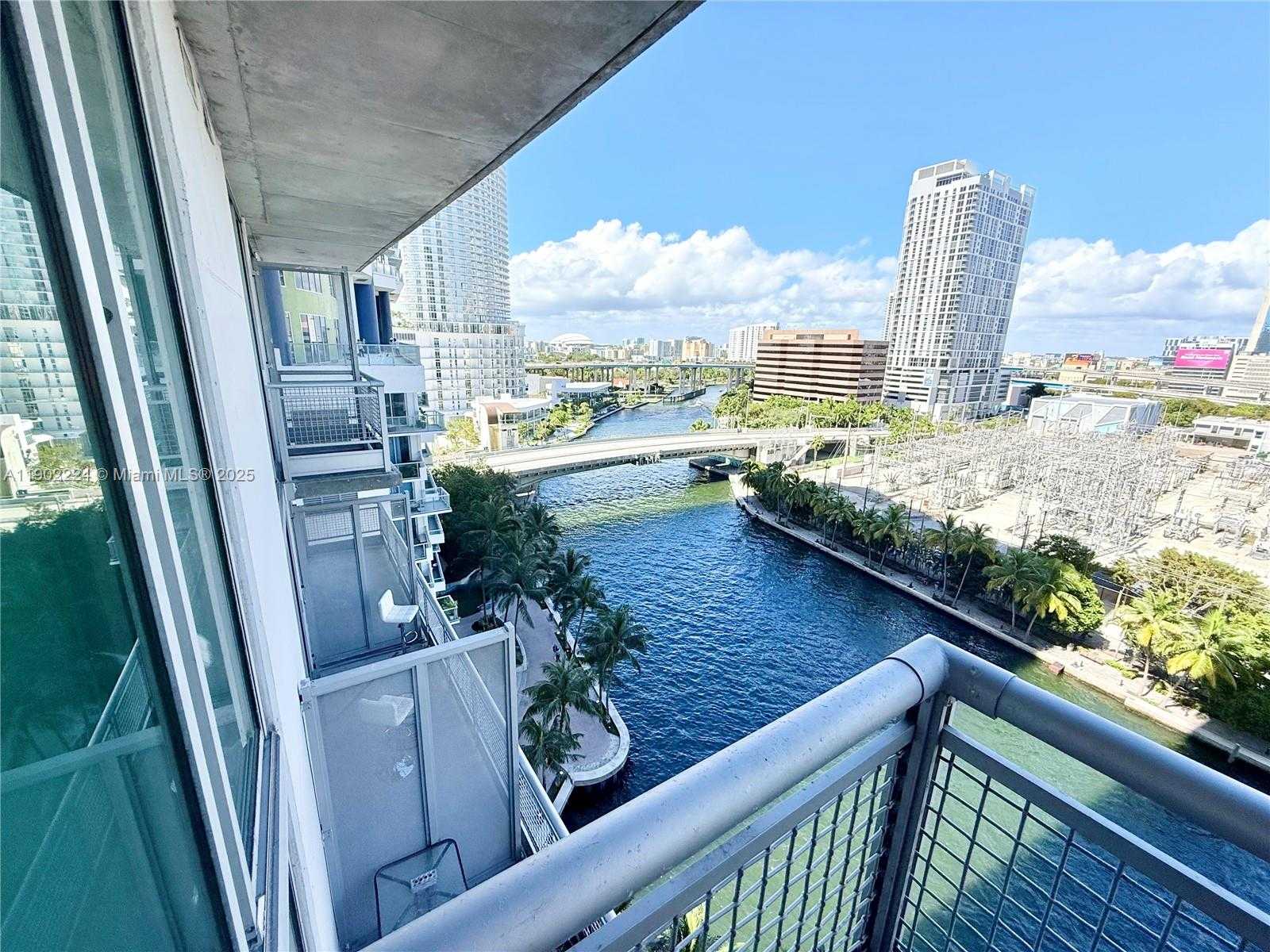 Small Image of 690 SOUTH WEST 1ST CT #1215, Miami Number 32