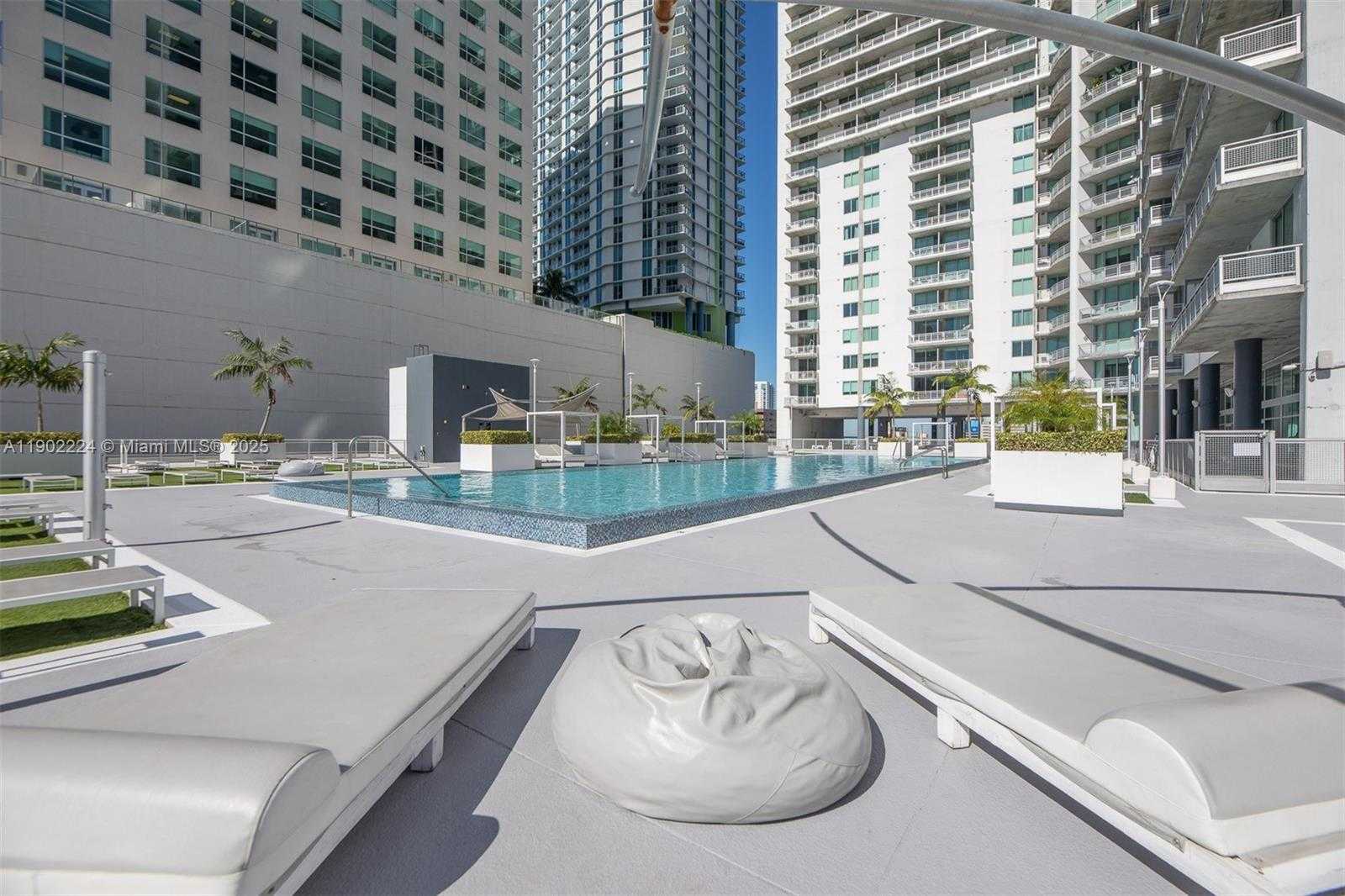 Small Image of 690 SOUTH WEST 1ST CT #1215, Miami Number 40