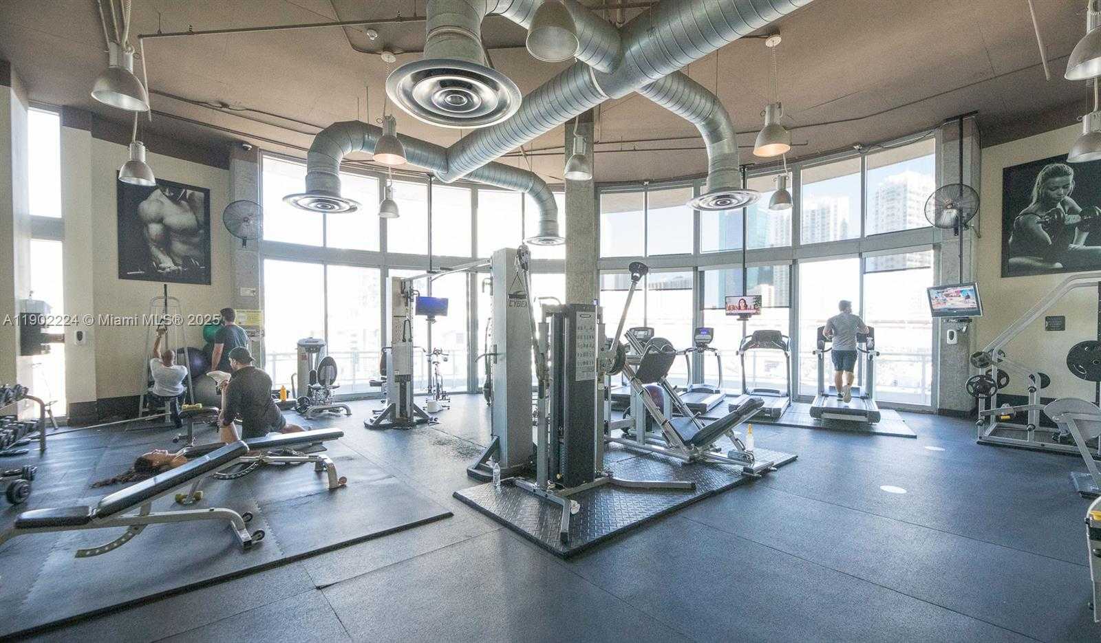 Small Image of 690 SOUTH WEST 1ST CT #1215, Miami Number 45