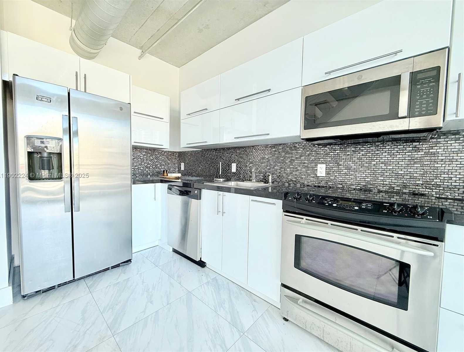 Small Image of 690 SOUTH WEST 1ST CT #1215, Miami Number 50