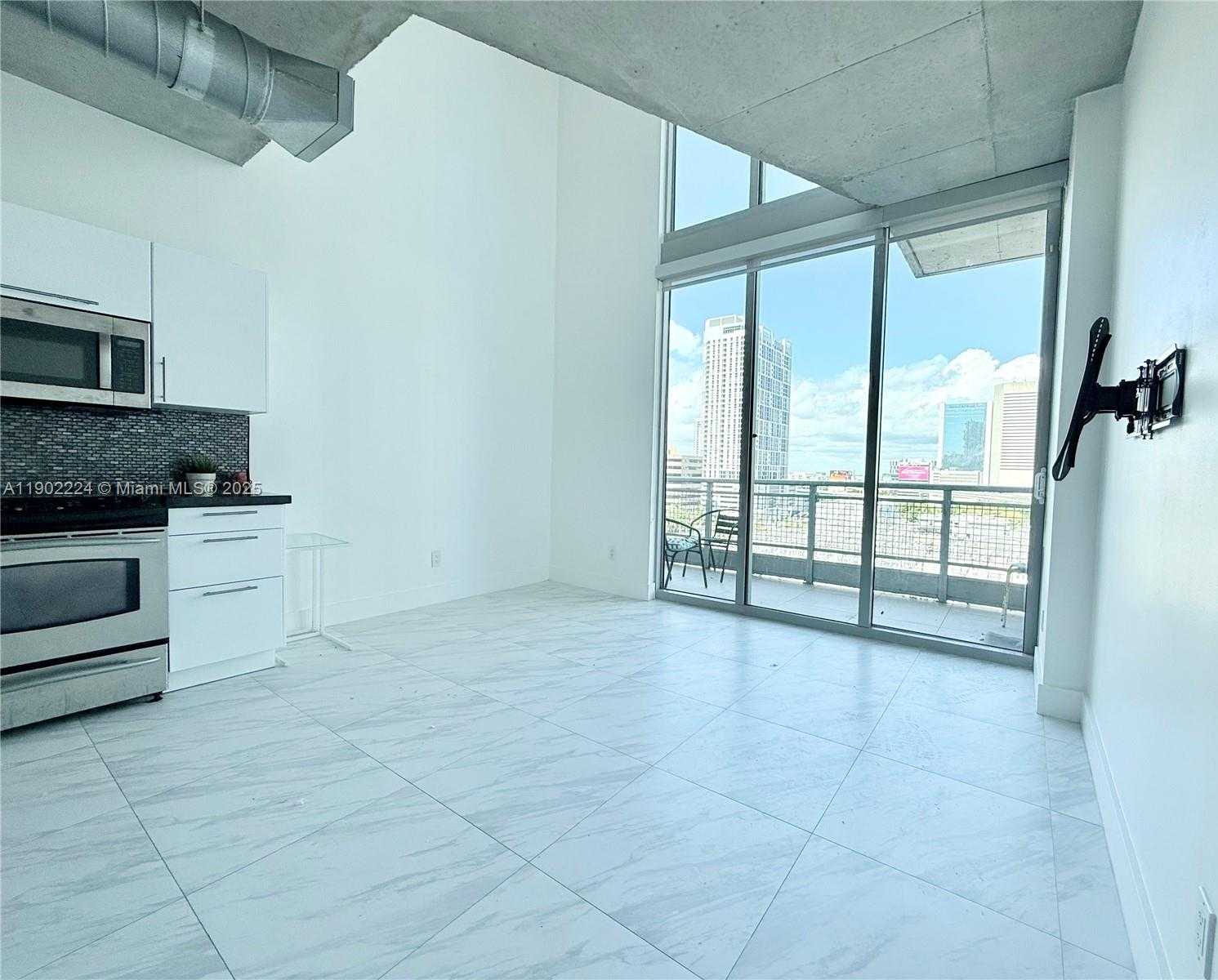 Small Image of 690 SOUTH WEST 1ST CT #1215, Miami Number 51