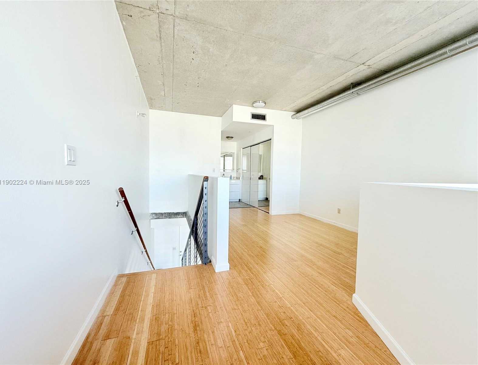 Small Image of 690 SOUTH WEST 1ST CT #1215, Miami Number 53