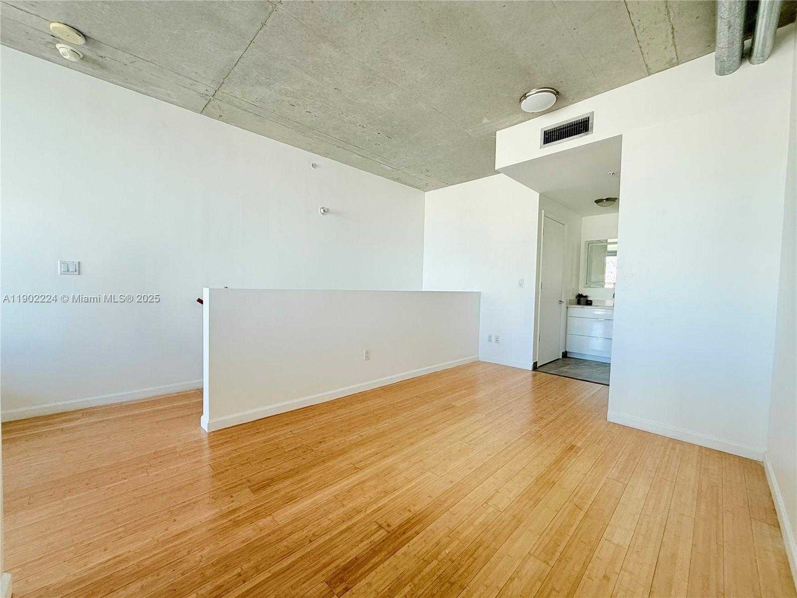 Small Image of 690 SOUTH WEST 1ST CT #1215, Miami Number 55