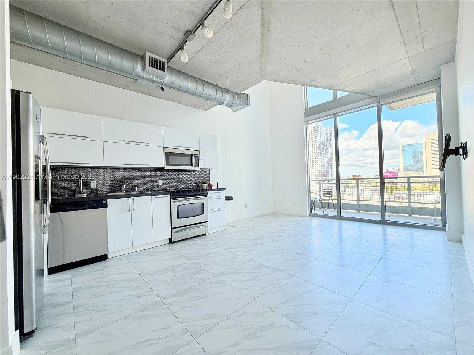 Small Image of 690 SOUTH WEST 1ST CT #1215, Miami Number 6