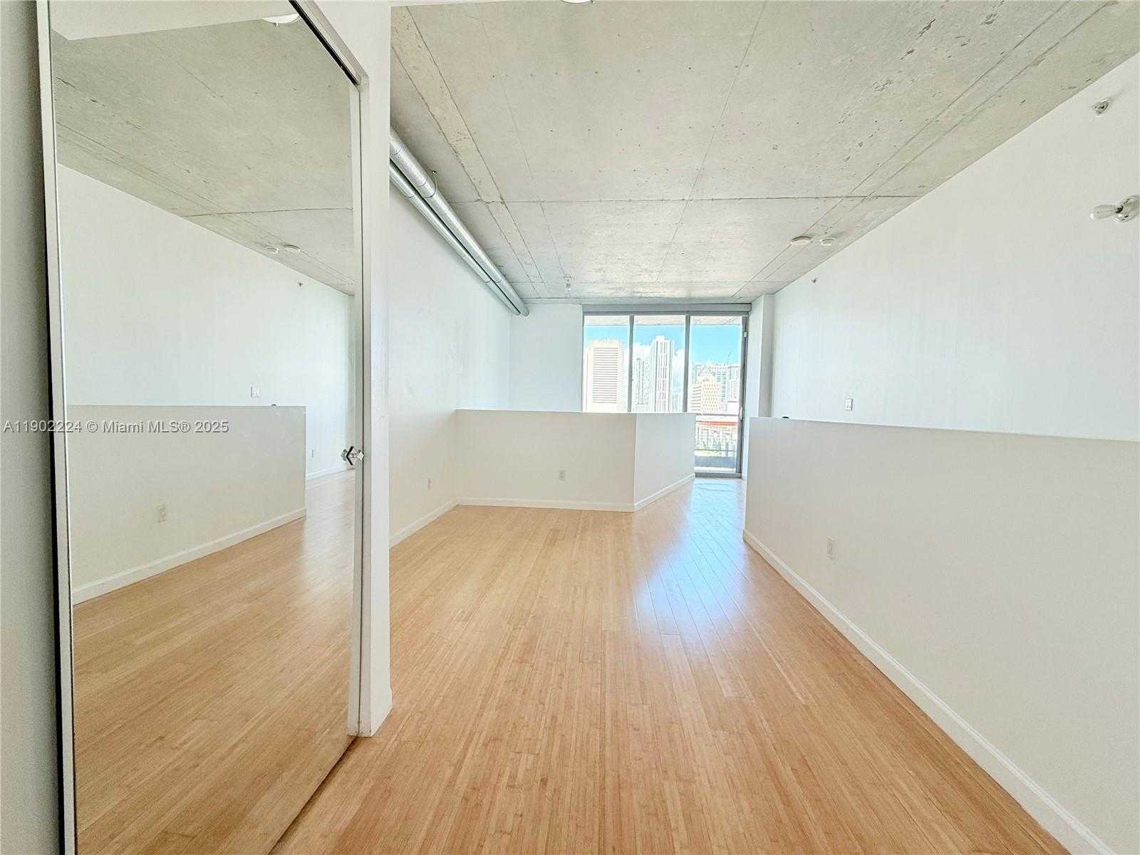 Small Image of 690 SOUTH WEST 1ST CT #1215, Miami Number 60