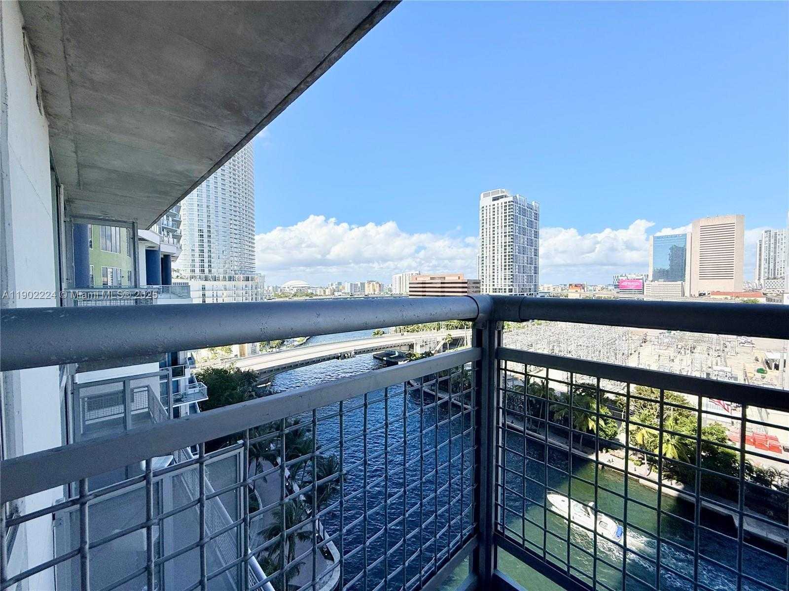 Small Image of 690 SOUTH WEST 1ST CT #1215, Miami Number 66